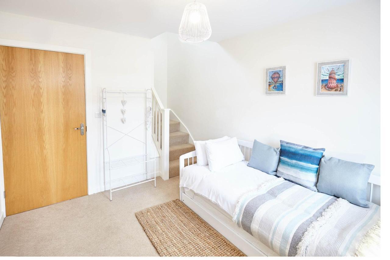 Host & - Coach House Retreat Whitby